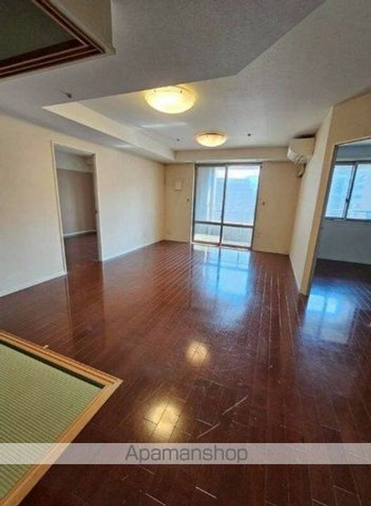 コアマンション大手門タワーの居間