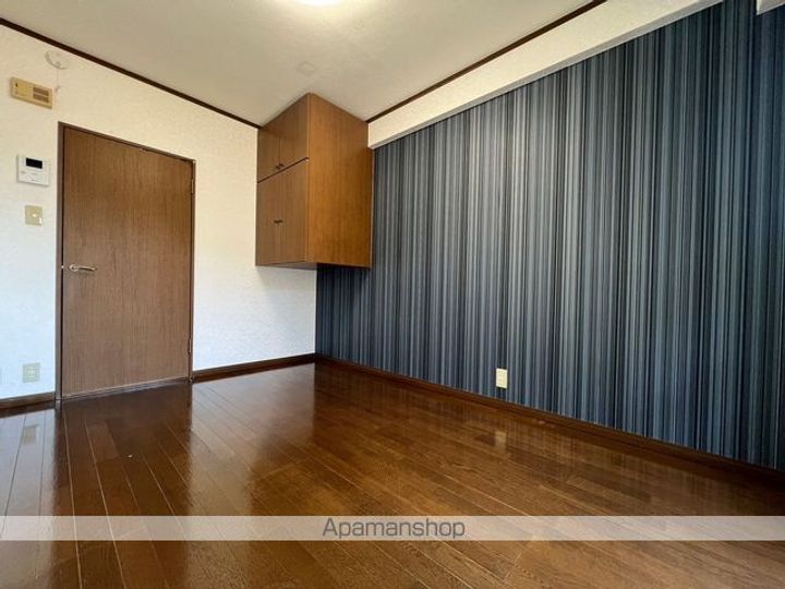 山京マンションの居間