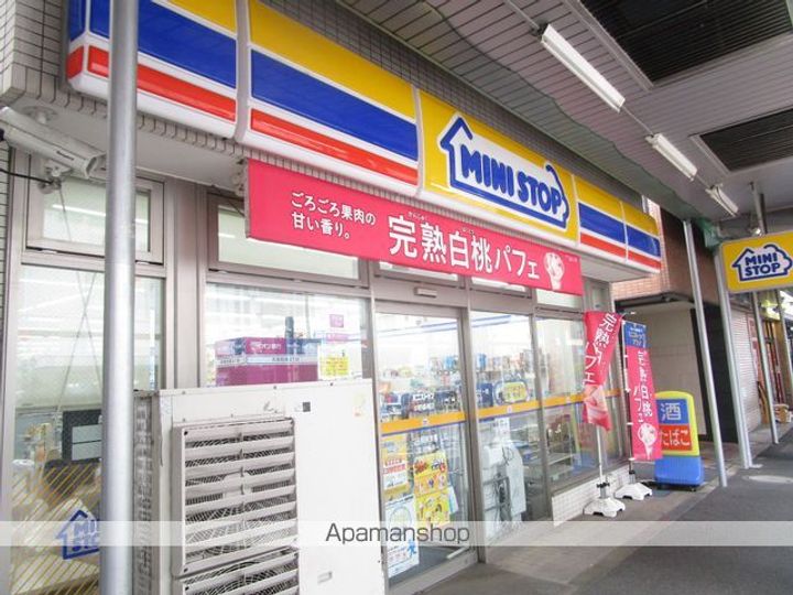 東京都中野区中央4丁目の賃貸アパートの周辺