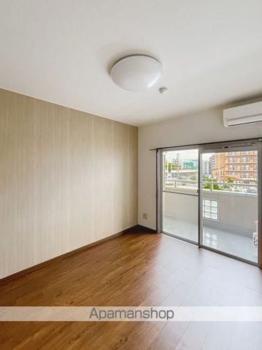 浜四拾五番館306の居間