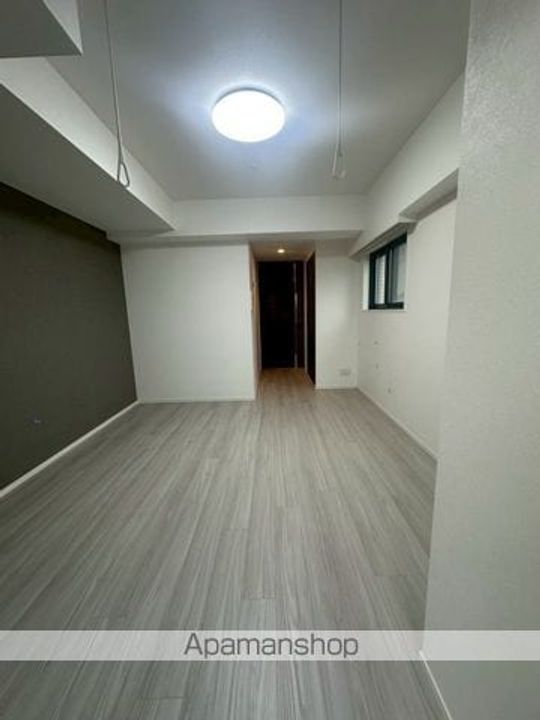 東京都中野区東中野1丁目の賃貸マンションの居間