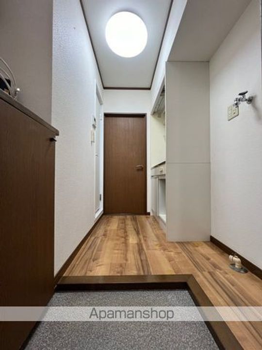 山京マンションの玄関