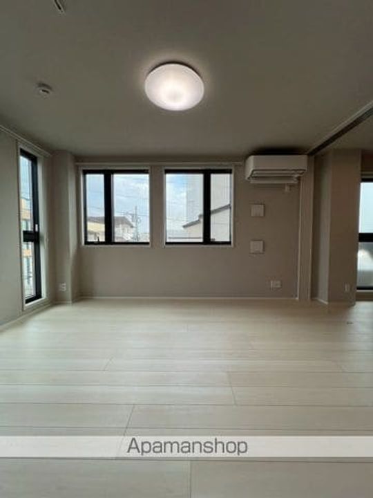 東京都中野区沼袋4丁目の賃貸マンションの居間