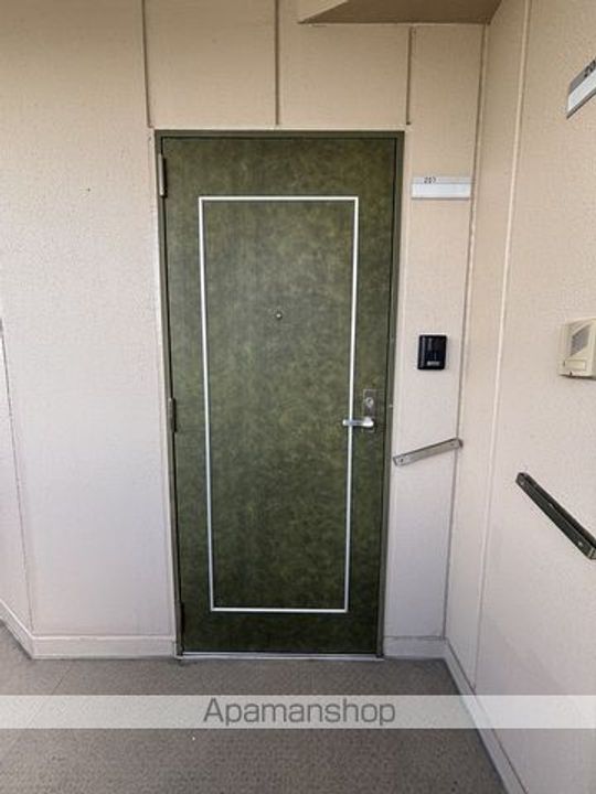 福島県郡山市朝日1丁目の賃貸マンションの玄関