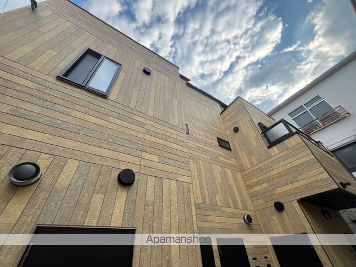 WOOD CREST AMANUMA RESIDENCEの外観