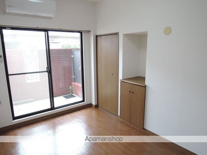 シャルマンフジ東岸和田弐番館302の居間