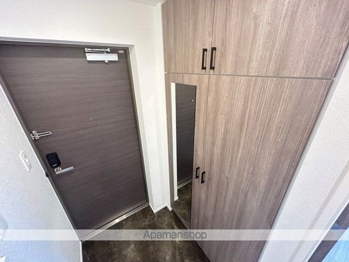 東京都杉並区高円寺南4丁目の賃貸マンションの玄関