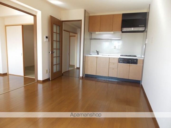 愛知県犬山市松本町3丁目の賃貸マンションの居間