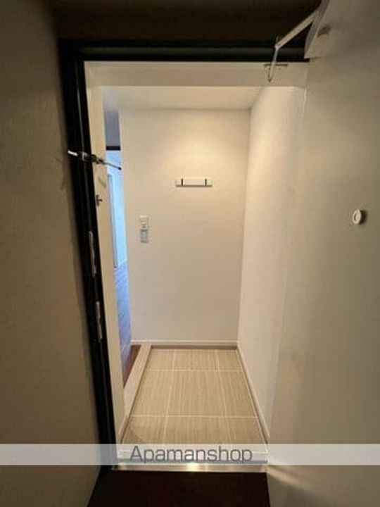 東京都新宿区北新宿4丁目の賃貸マンションの玄関