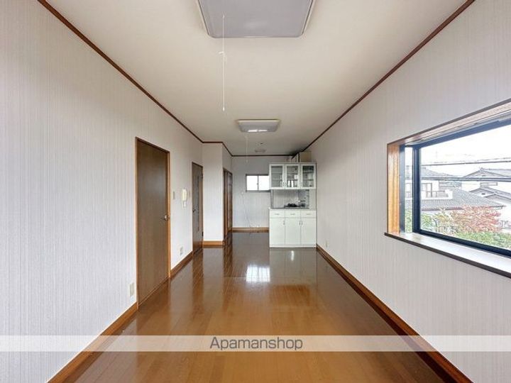 メゾンE201の居間