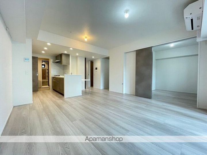 東京都八王子市八日町の賃貸マンションの居間