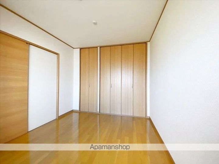 ユーミー川辺の内装