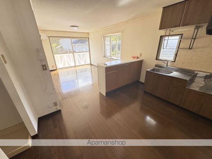 メゾン・トレド201の居間