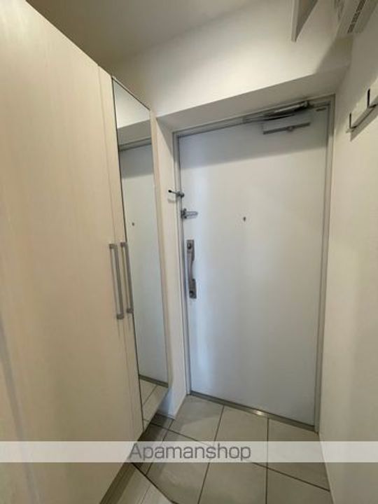 東京都中野区本町5丁目の賃貸マンションの玄関