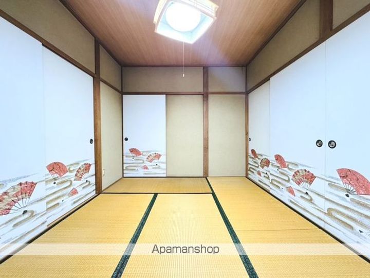 合田アパート2階右の内装