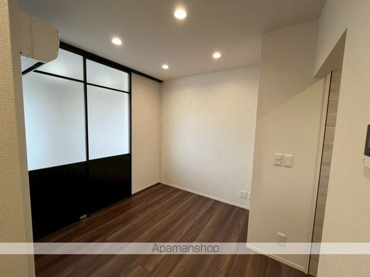 DーROOM南花園の内装