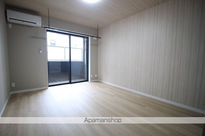 岡山県岡山市北区番町2丁目の賃貸アパートの居間