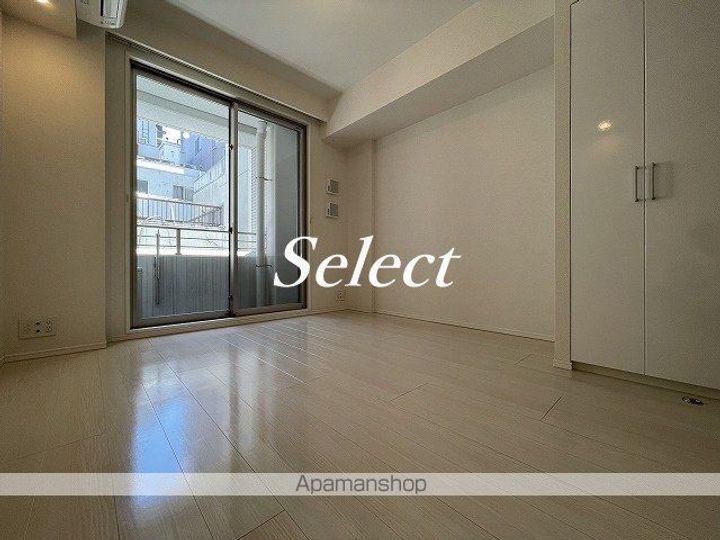 神奈川県横浜市中区山下町の賃貸マンションの居間