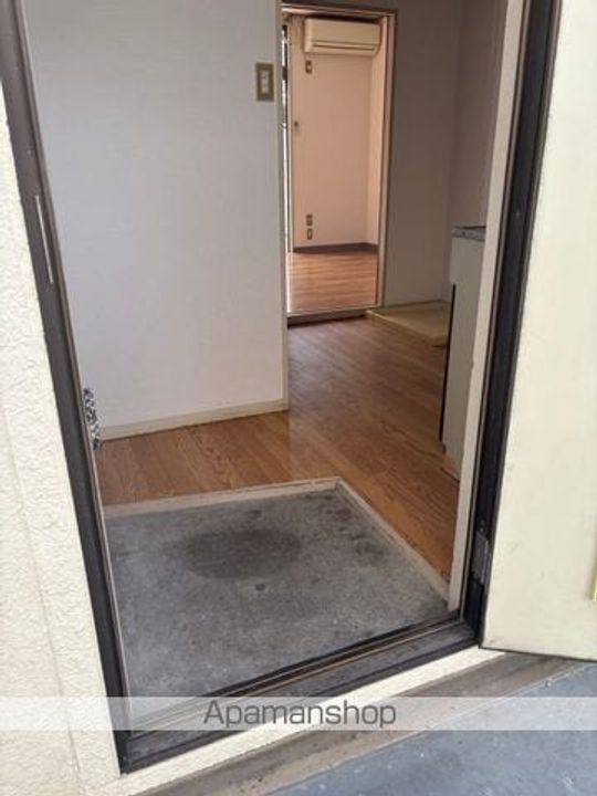 はねだハイツの玄関