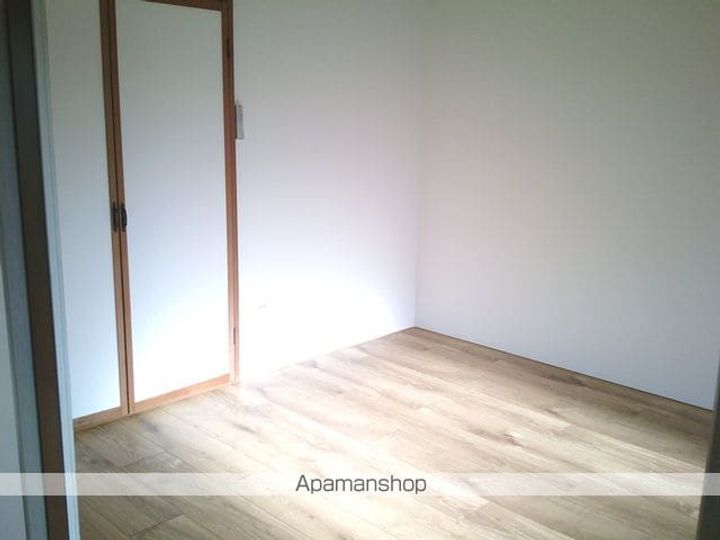 青森県八戸市長根1丁目の賃貸アパートの内装