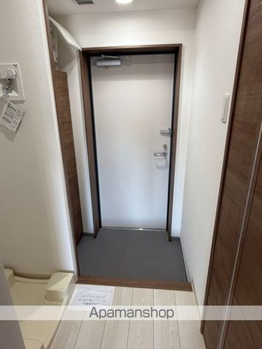 宮城県仙台市宮城野区鉄砲町東の賃貸マンションの玄関