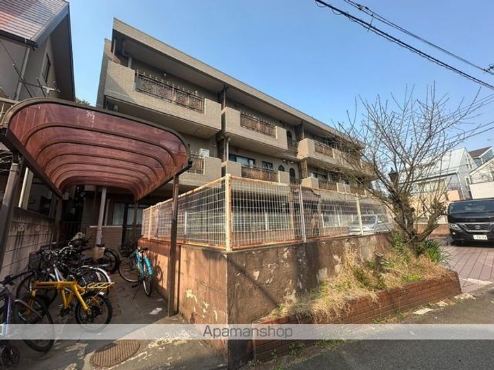 東京都新宿区下落合4丁目の賃貸マンションの外観