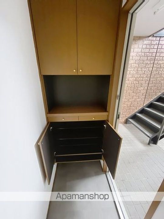 UNIVERSEB101の玄関