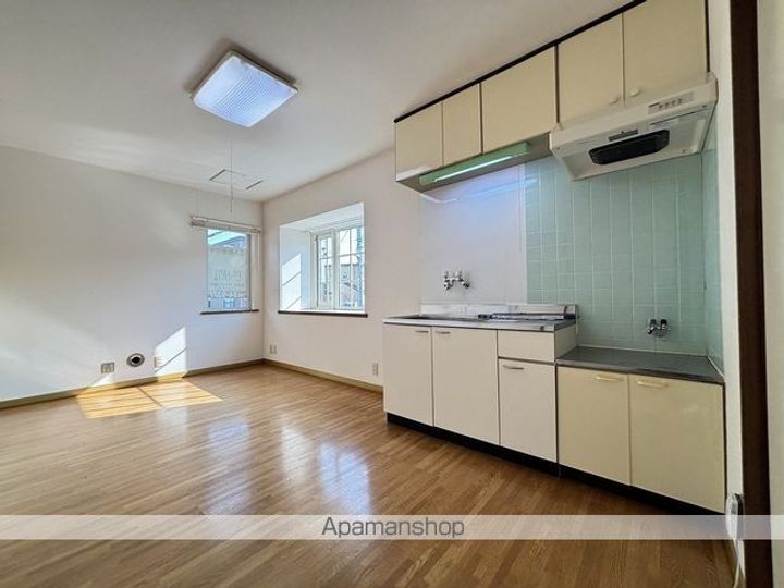 メイプルハイム美原101の居間