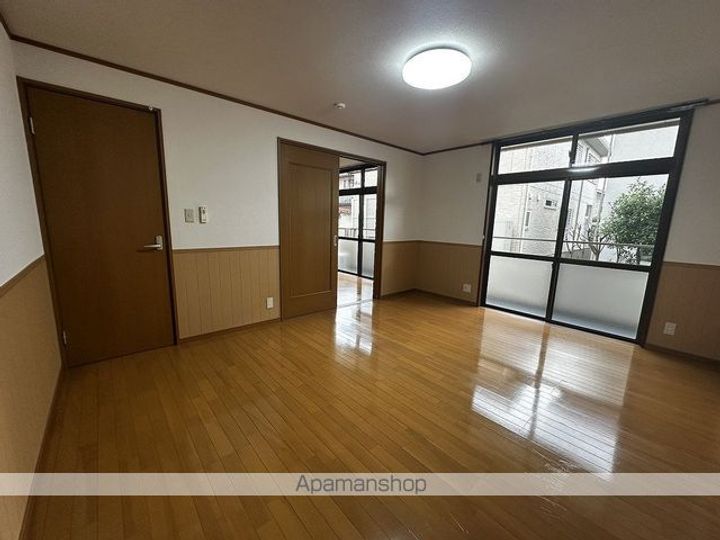 内藤マンション102の居間