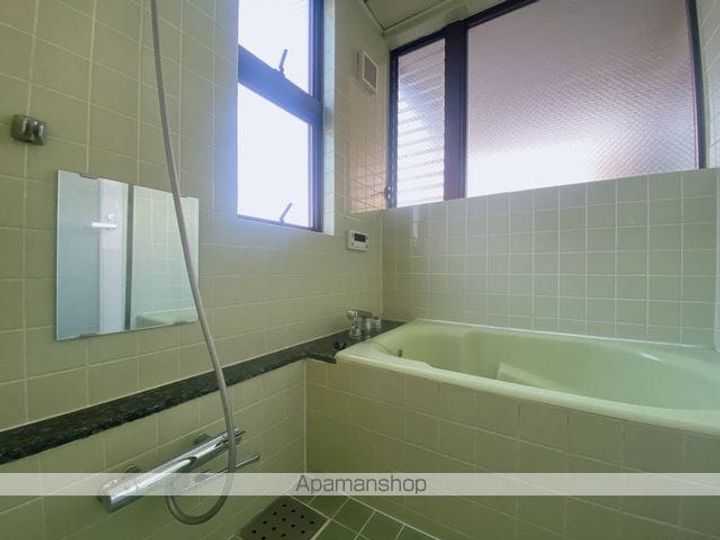 埼玉県三郷市早稲田3丁目の賃貸マンションの風呂
