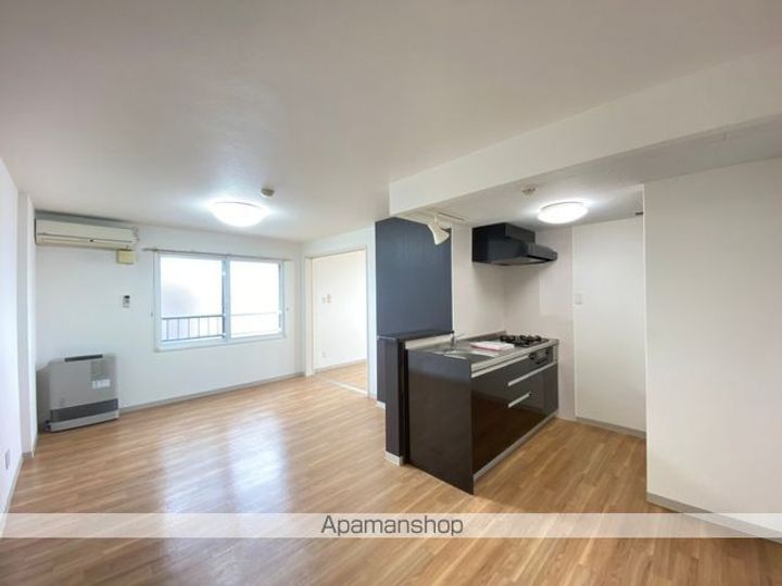 アルカサール山の手の居間