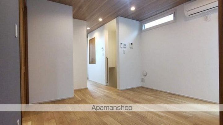 WOOD CREST AMANUMA RESIDENCEの居間