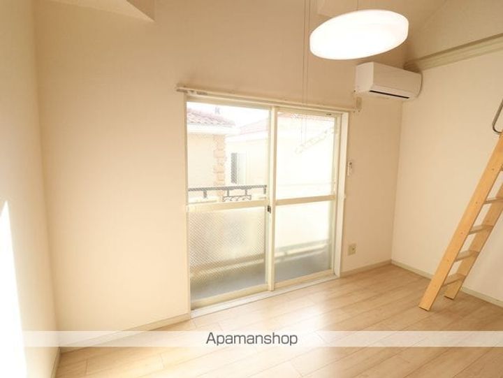 福島県郡山市安積町日出山字一本松の賃貸アパートの居間