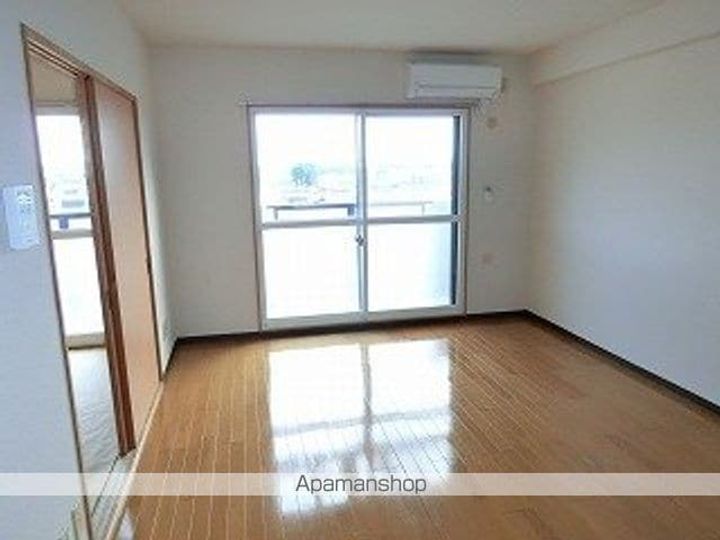 岩手県盛岡市高松1丁目の賃貸マンションの居間