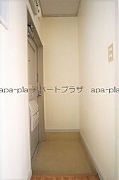 昌栄ビルの玄関