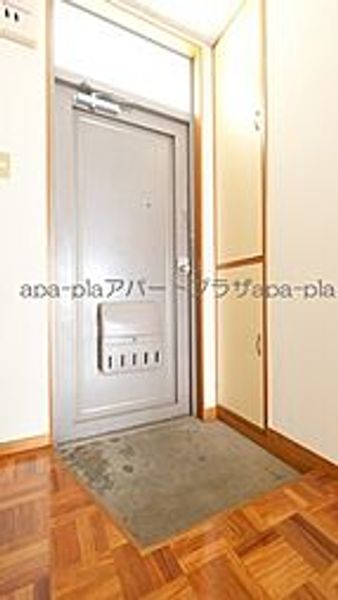 仲町レヂデンスの玄関