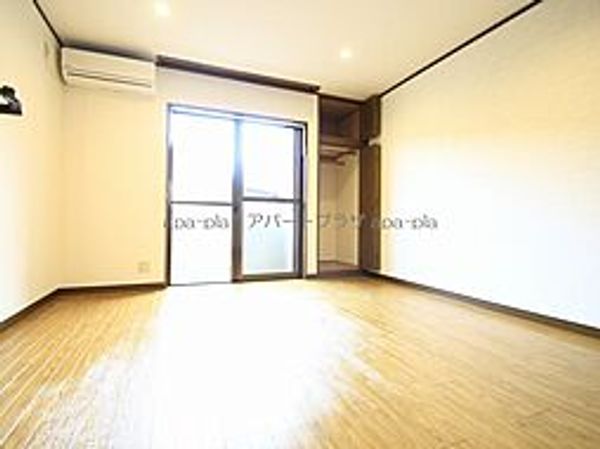 アルテハイム弐番館203号室の居間