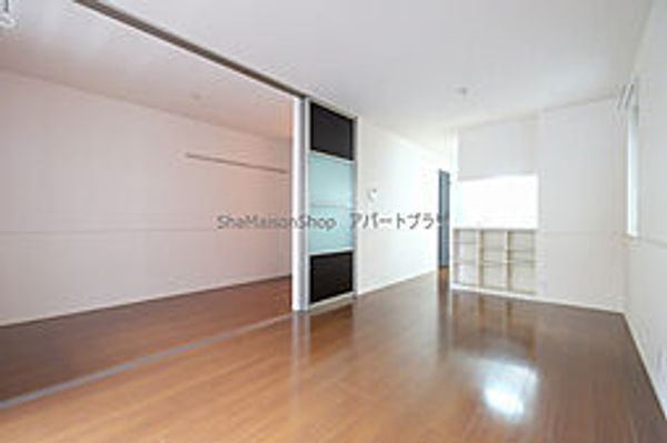 オルテシアIIの居間