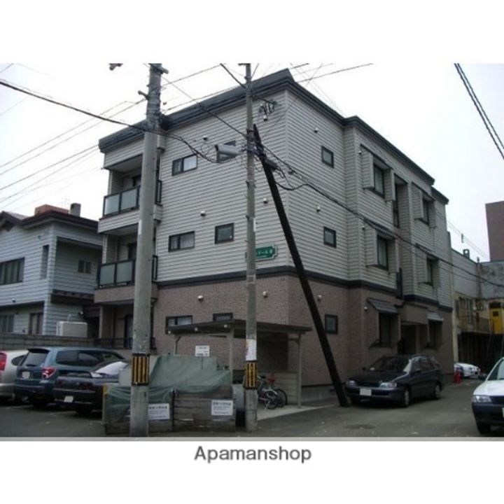北海道札幌市中央区南四条西13丁目の賃貸アパートの外観