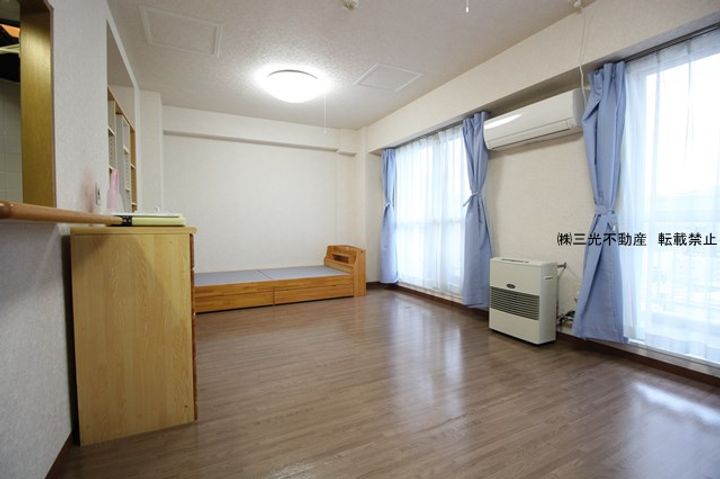 Eーハウスの居間