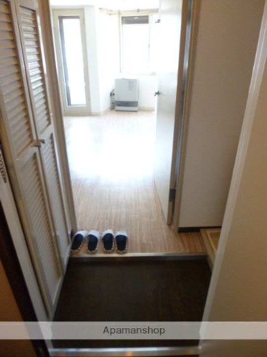 北海道札幌市中央区大通西26丁目の賃貸マンションの玄関