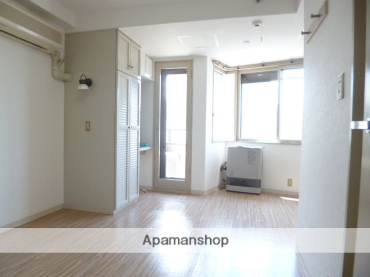 北海道札幌市中央区大通西26丁目の賃貸マンションの居間