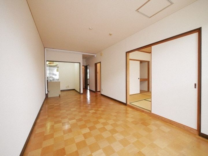 ルミエール山鼻201の居間