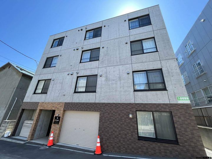 北海道札幌市白石区南郷通14丁目北の賃貸マンションの外観