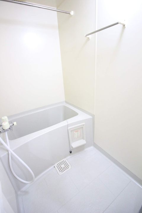 北海道札幌市中央区南七条西13丁目の賃貸アパートの風呂