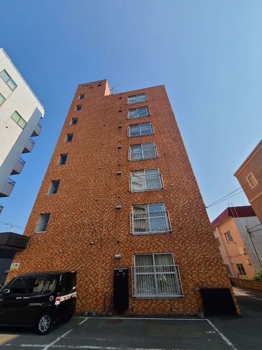 北海道札幌市中央区南十三条西7丁目の賃貸マンションの外観