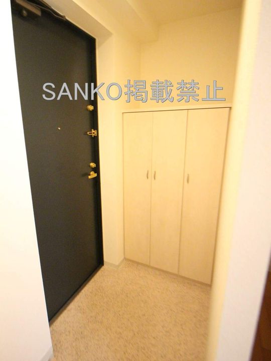 北海道札幌市中央区南十九条西9丁目の賃貸マンションの玄関