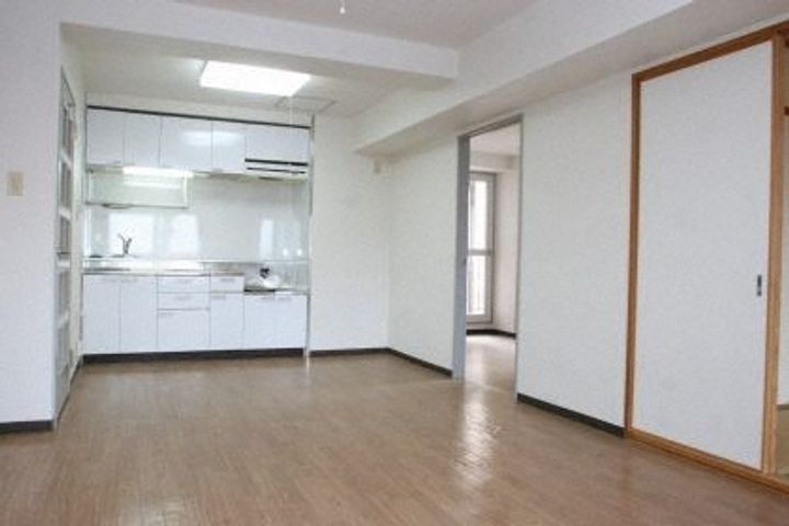サンシャイン円山201の居間