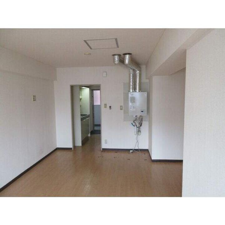 ローヤルハイツ南7条1064の居間