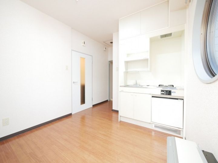 北海道札幌市中央区南十三条西7丁目の賃貸マンションの居間